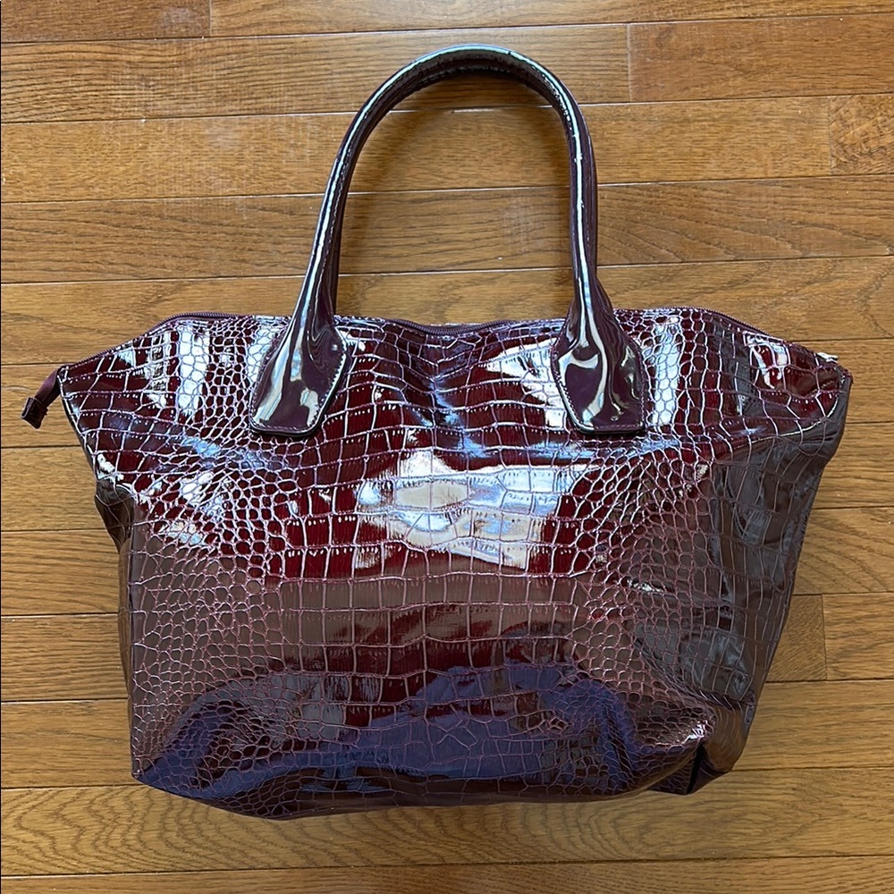 Elegant Crocodile-Embossed Tote Bag - Burgundy